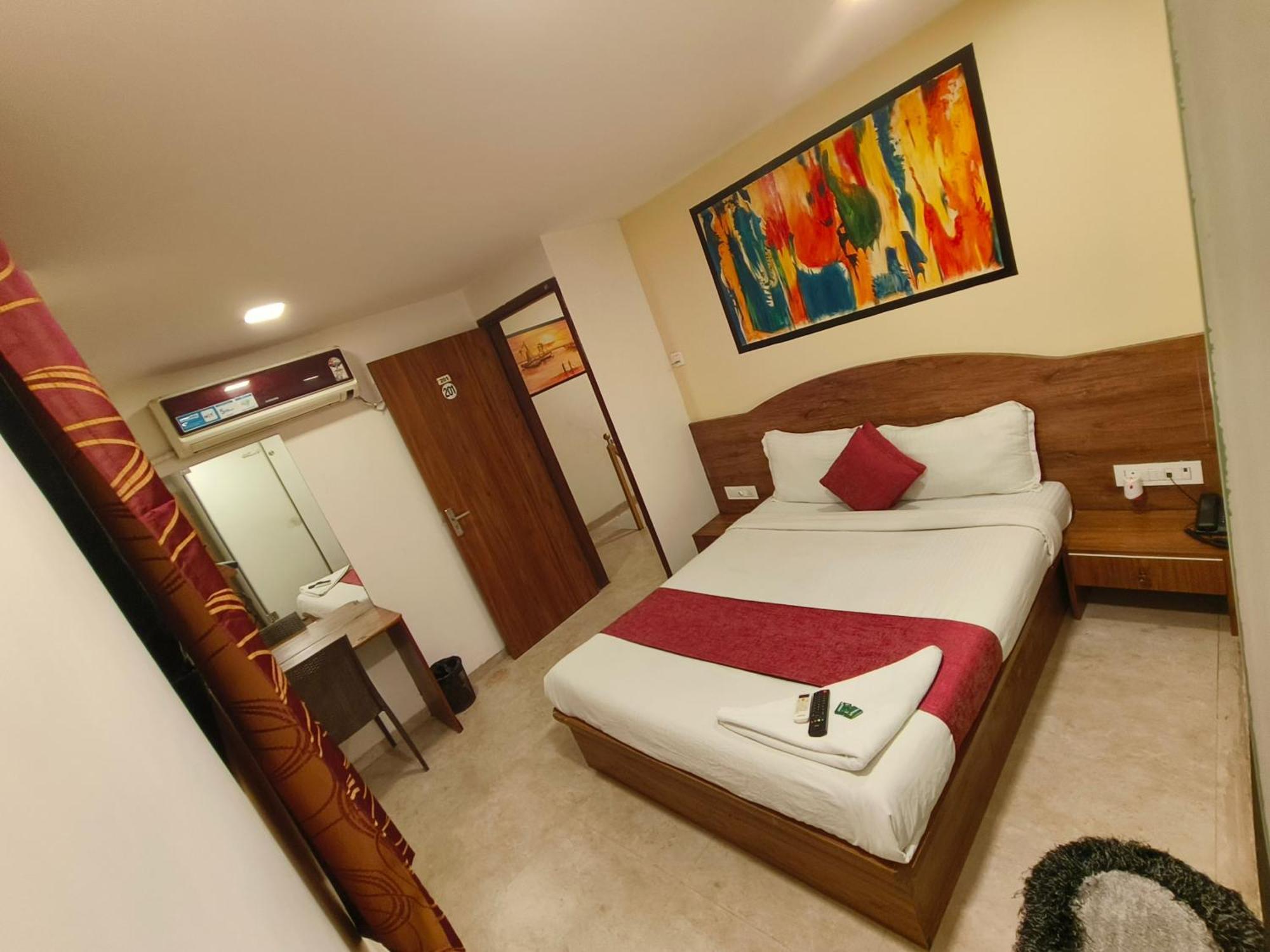 Hotel Beach Crown Juhu - Mumbai, Mumbai